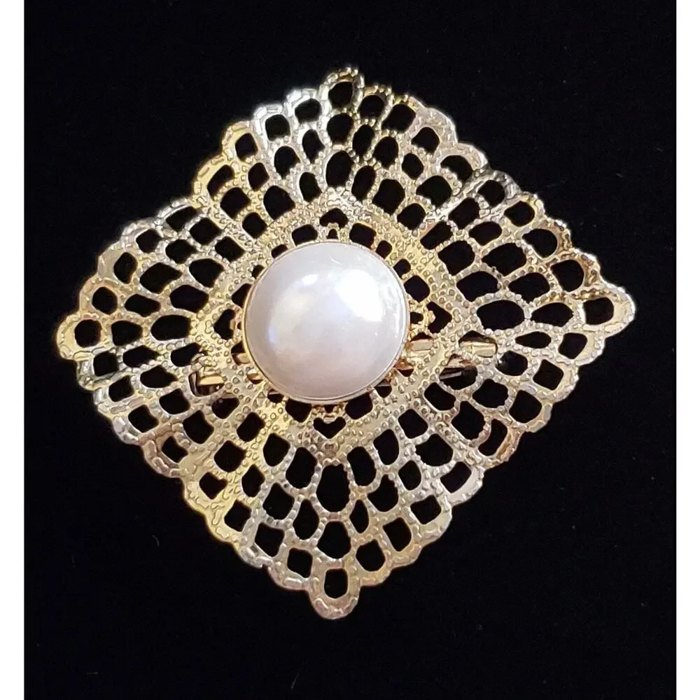 Abstract Flower Brooch, Vintage‎ Faux Pearl Pin, Large Gold Tone Open-Work go-87